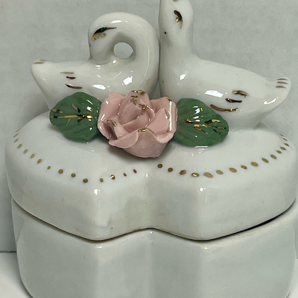 Charming Ceramic Box with swans  and Rose